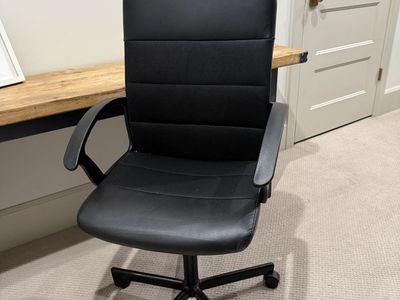 Black Leather/Mesh Swivel Office Chair — Adjustable Height