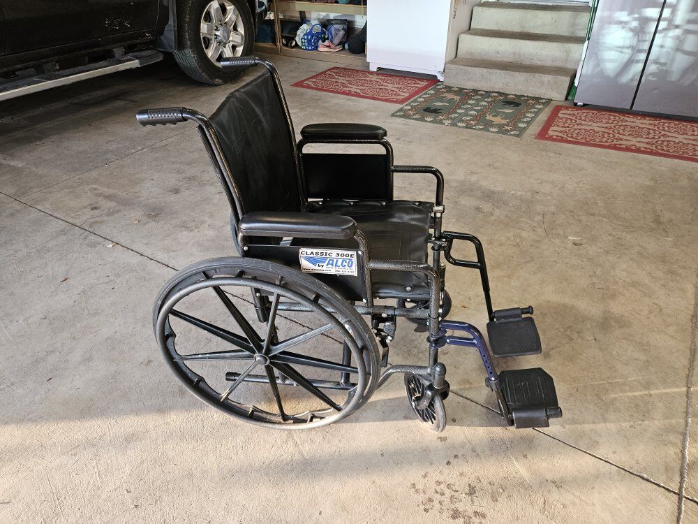 Lite weight foldable wheelchair