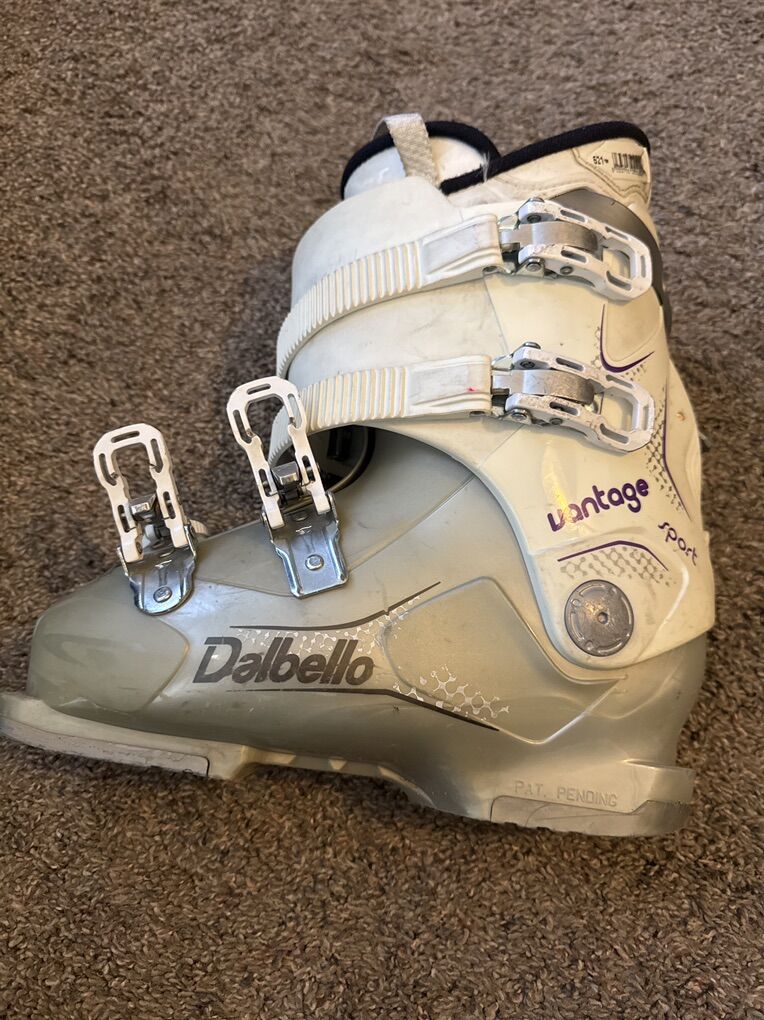 Womens Size 7 Ski Boots