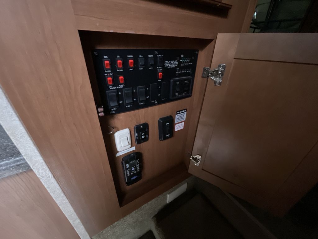 Main image 32