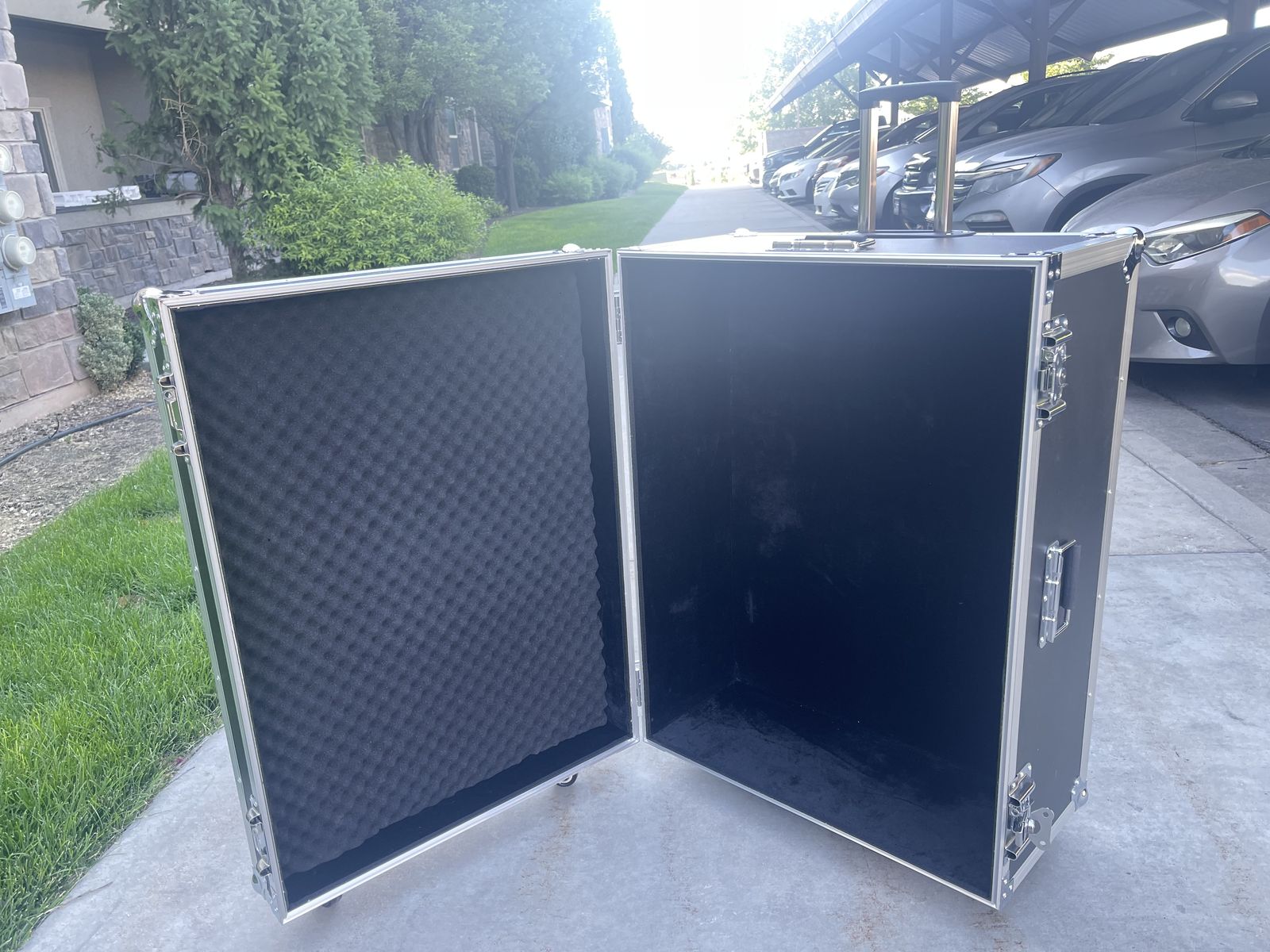 Case for a foldable power chair