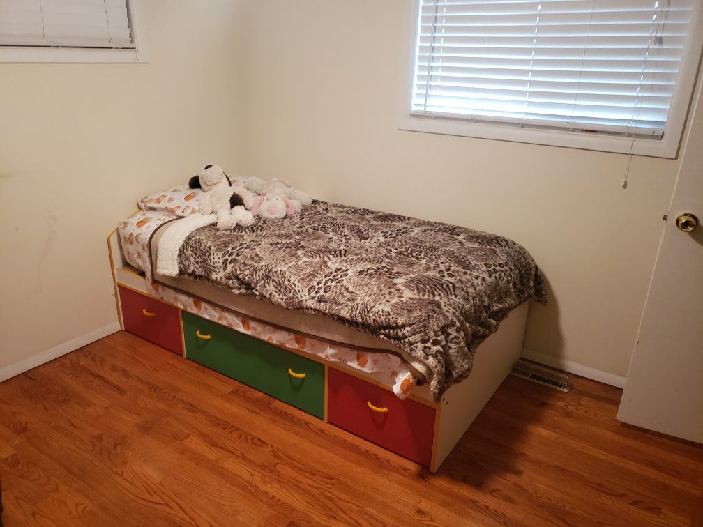 Childs Bed Frame w/ 3 drawers. Perfect condition. Moving. Must go