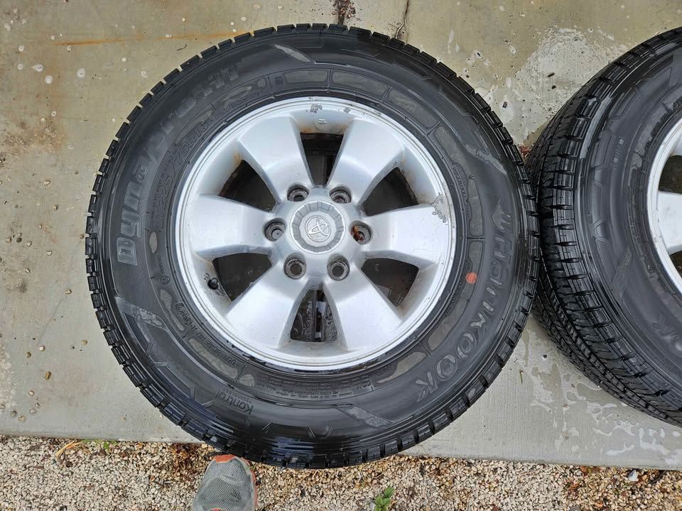 Set of 4 Toyota wheels with Hankook Dynapro AT2 tires LT235/75R16