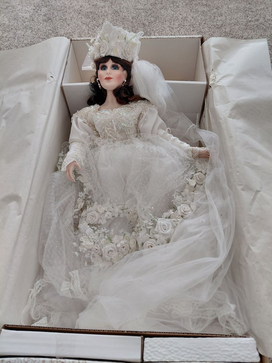 Franklin Mint Heirloom Bride Doll