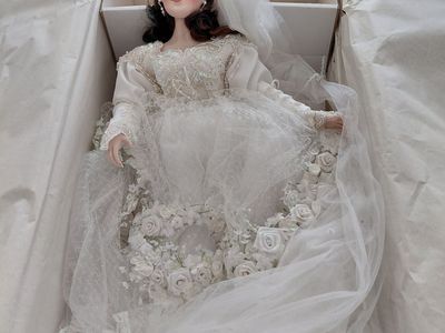 Franklin Mint Heirloom Bride Doll