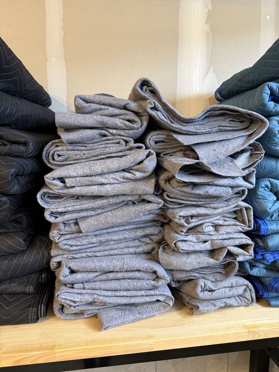45 US Cargo Moving Blankets - 26lbs / Dozen