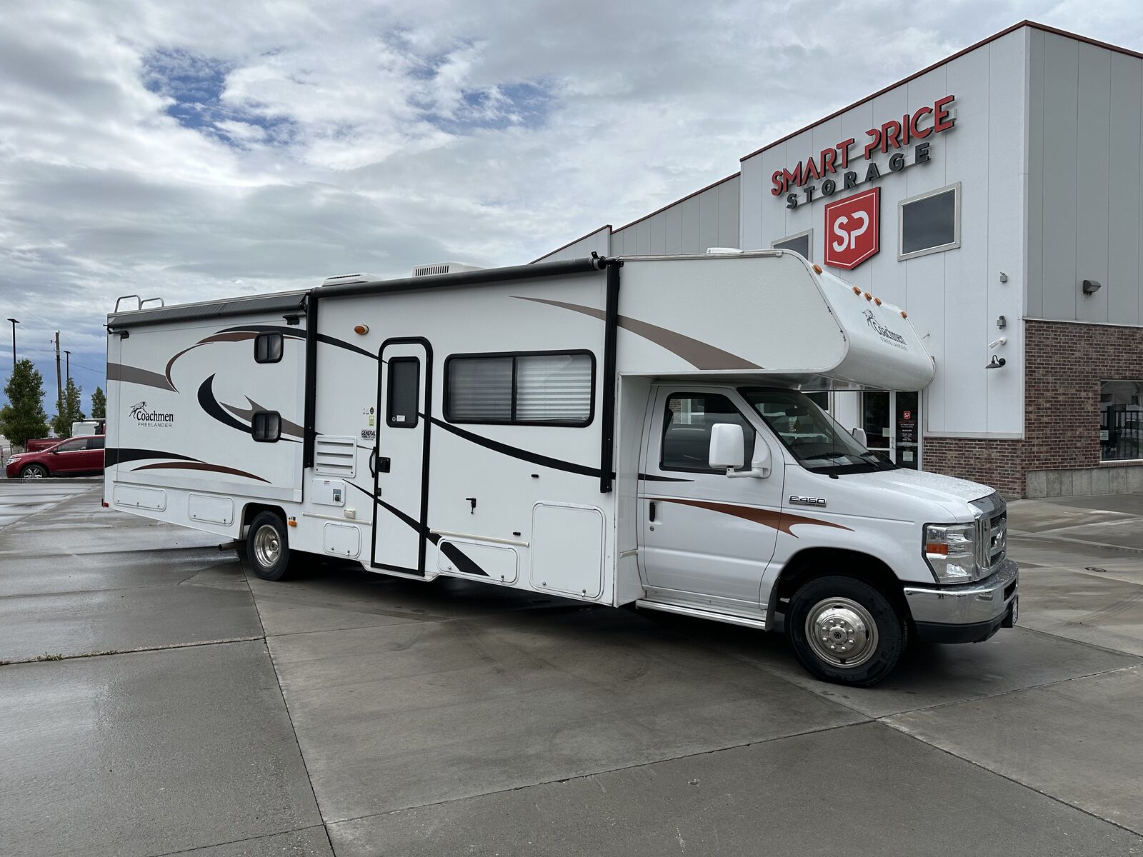 For Rent- Class C RV Coachman 32 foot - Sleeps 8 Ford V-10 Gas engine