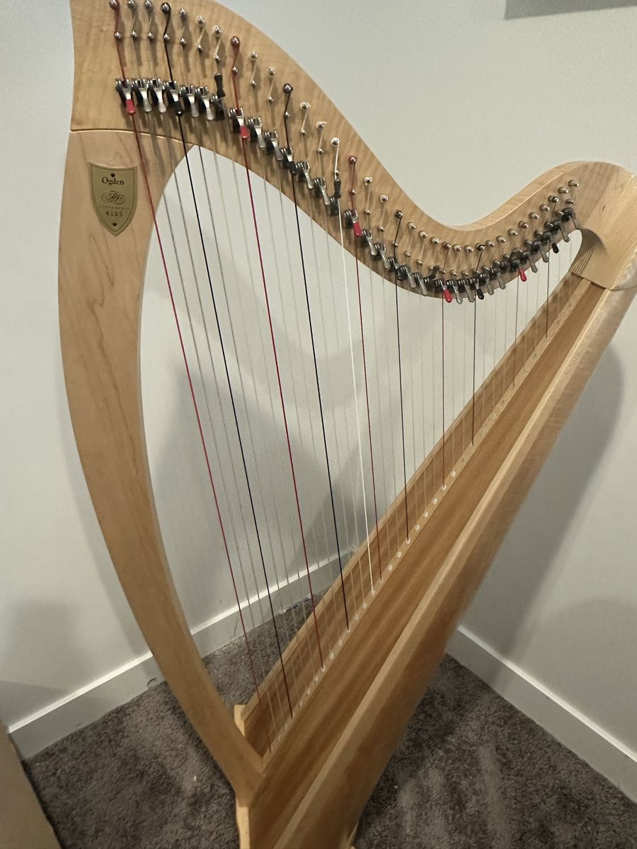 Lyon & Healy Ogden Lever Harp