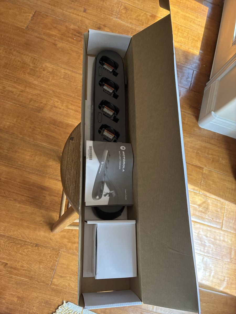 Motorola CLS Multi-Unit Charger for CLS Series Radios - 6-Unit Rapid Charger