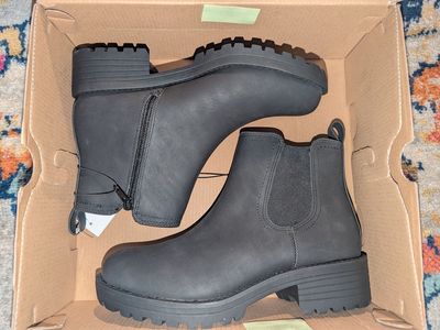 Women's Size 7.5 Buffalo Boots by David Bitton