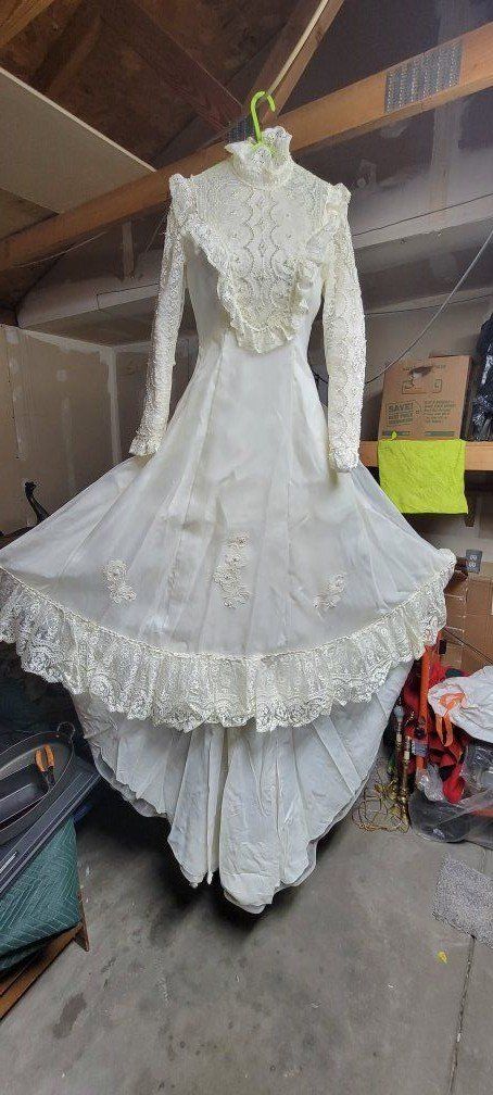 Vintage wedding dress