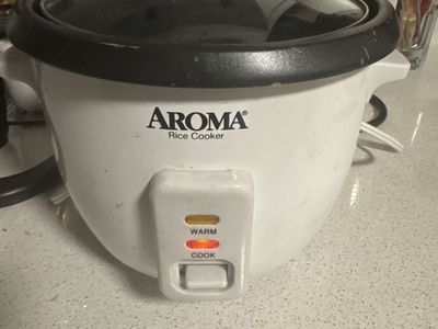 Aroma 3-Cup (Uncooked) Rice Cooker & Food Steamer - White