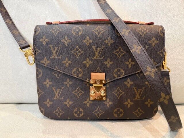 Louis Vuitton Monogram Pochette Metis Purse