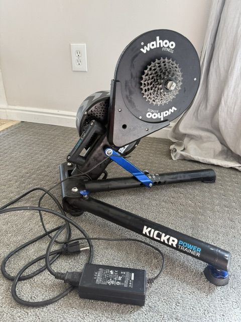 Wahoo KICKR Smart Indoor Bike Trainer – Excellent Condition
