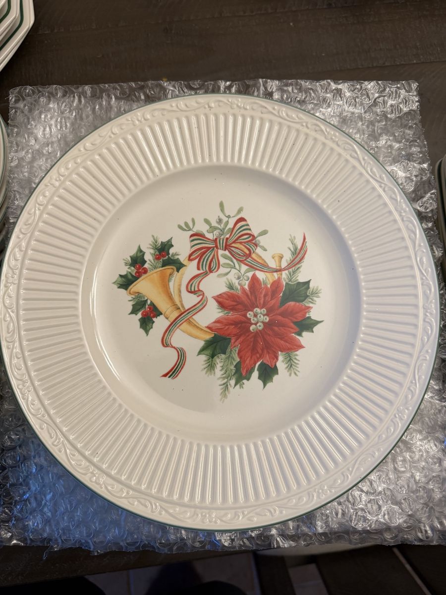 Mikasa Italian Holiday Christmas Dinnerware Set – Service for 12 (52 Pieces)
