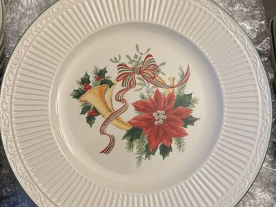 Mikasa Italian Holiday Christmas Dinnerware Set – Service for 12 (52 Pieces)