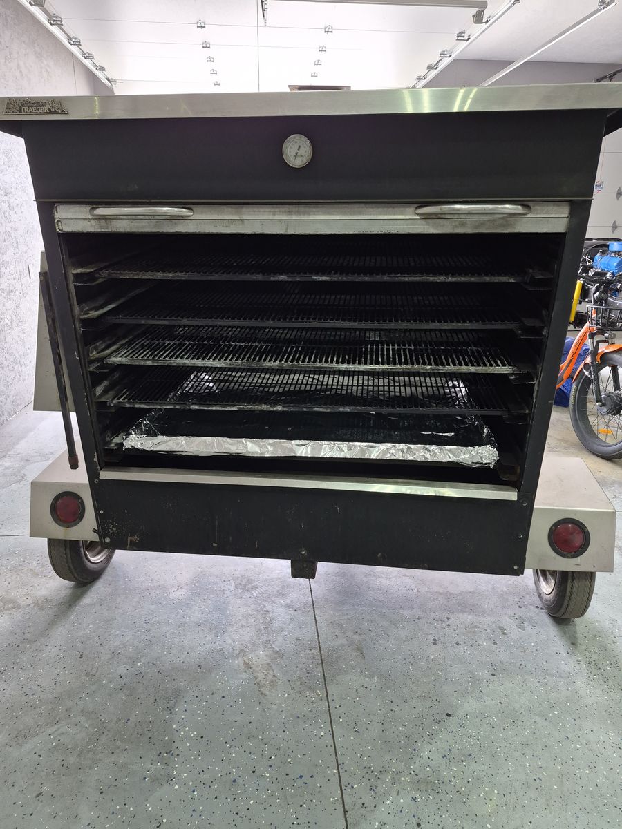 Traeger com 200 commercial pellet grill