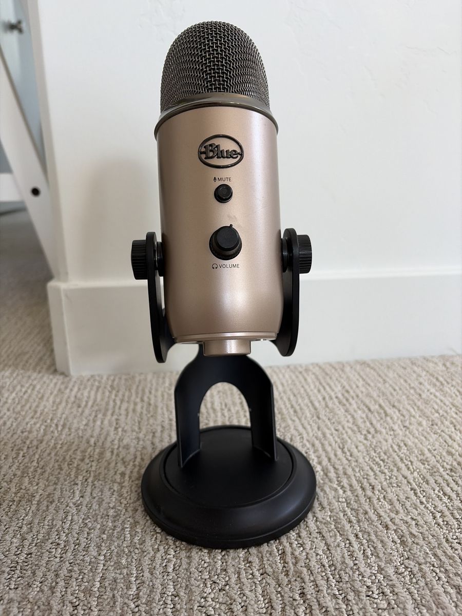Blue Yeti USB Microphone - Gold/Champagne Color with Mute & Volume Controls