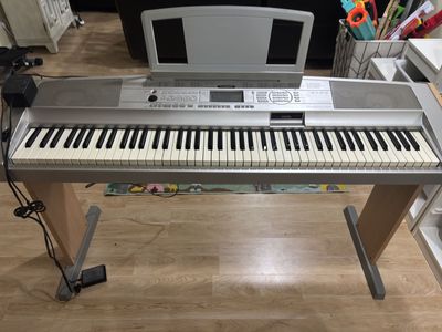 Yamaha piano keyboard