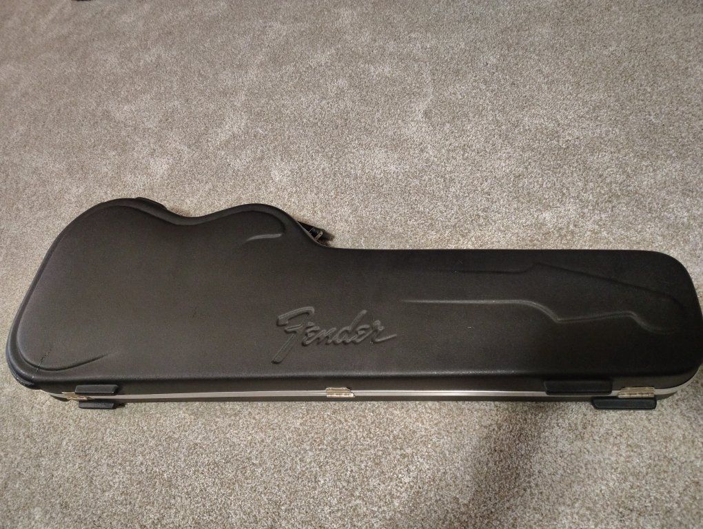 Fender SKB shaped deluxe molded case