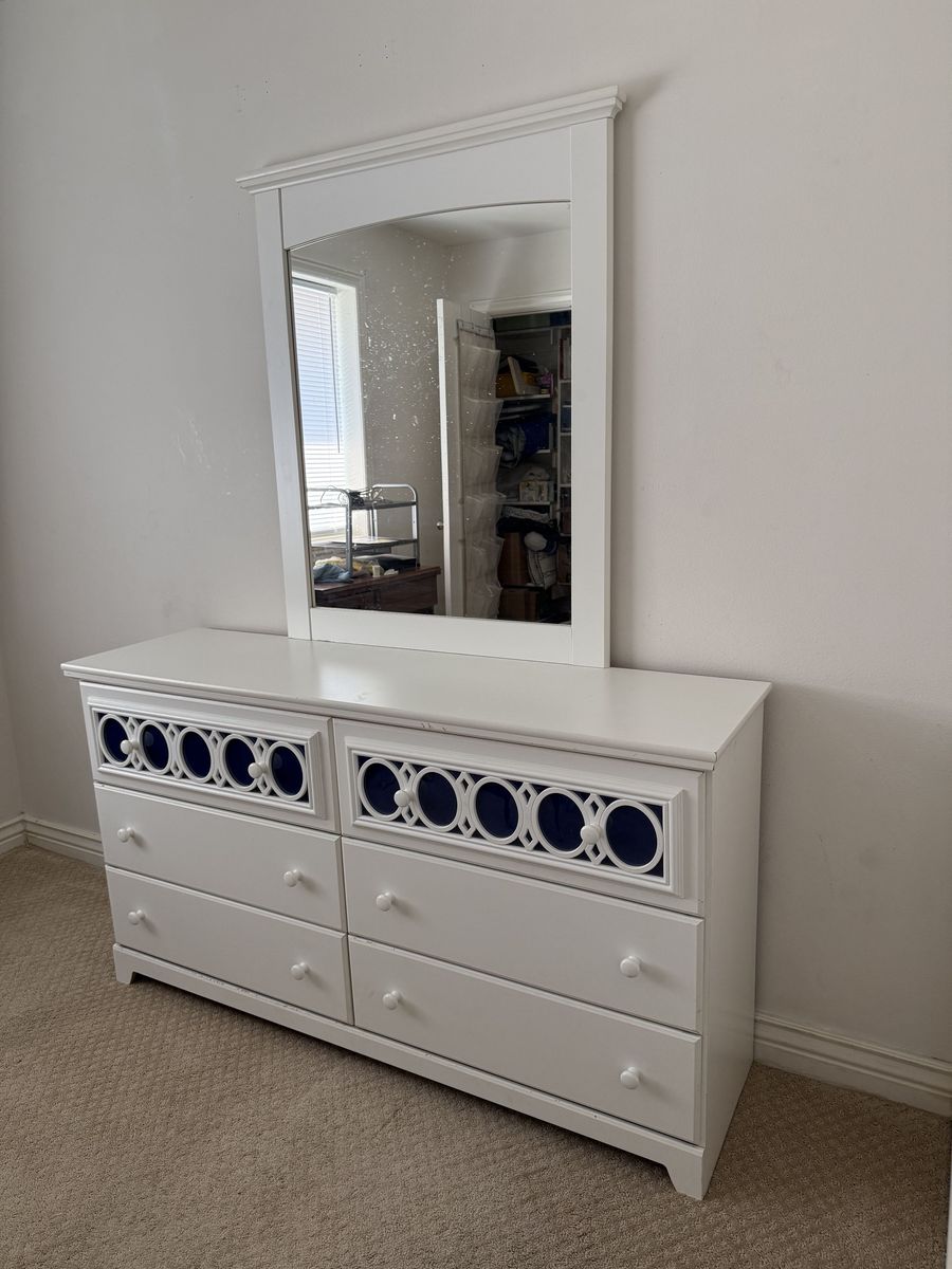 Main image 3
