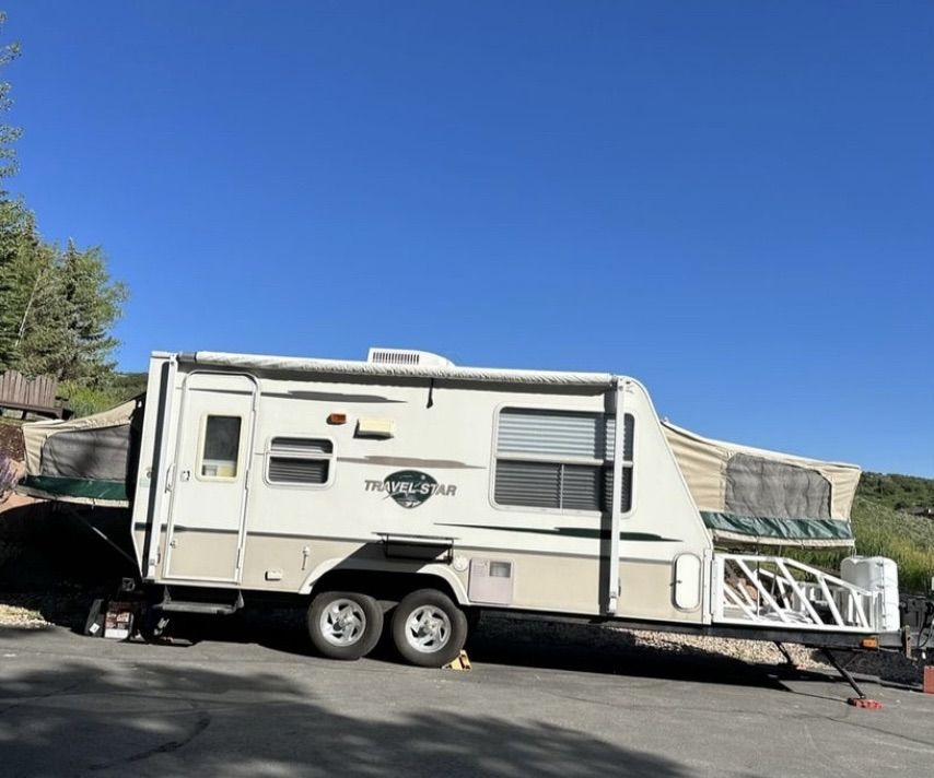 Mint Starvtaft 19SD HyBrid Toy Hauler Must See