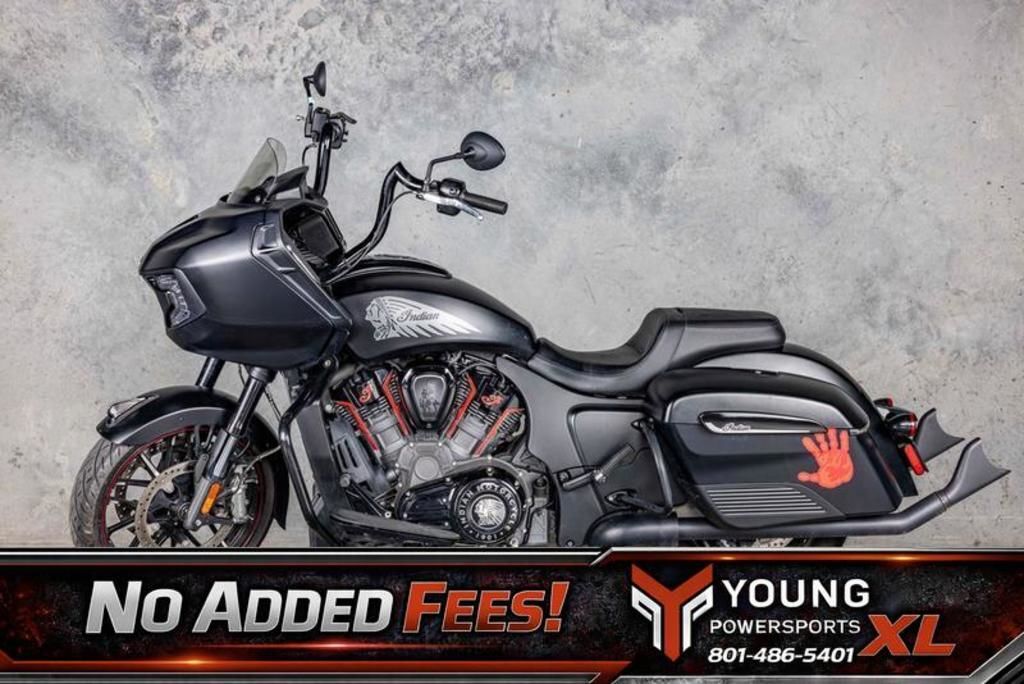 2021 Indian Motorcycle® Challenger® Dark Horse Thunder Black Smoke