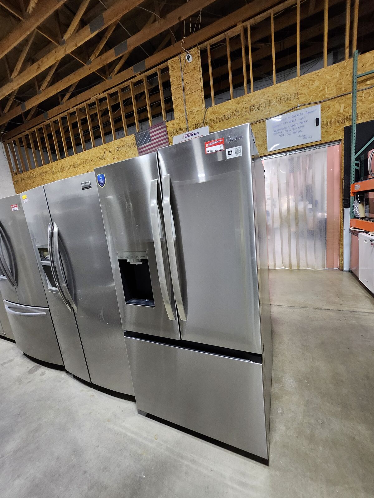 BEAUTIFUL MIDEA STAINLESS STEEL FRENCHDOOR FRIDGE! W-WARRANTY