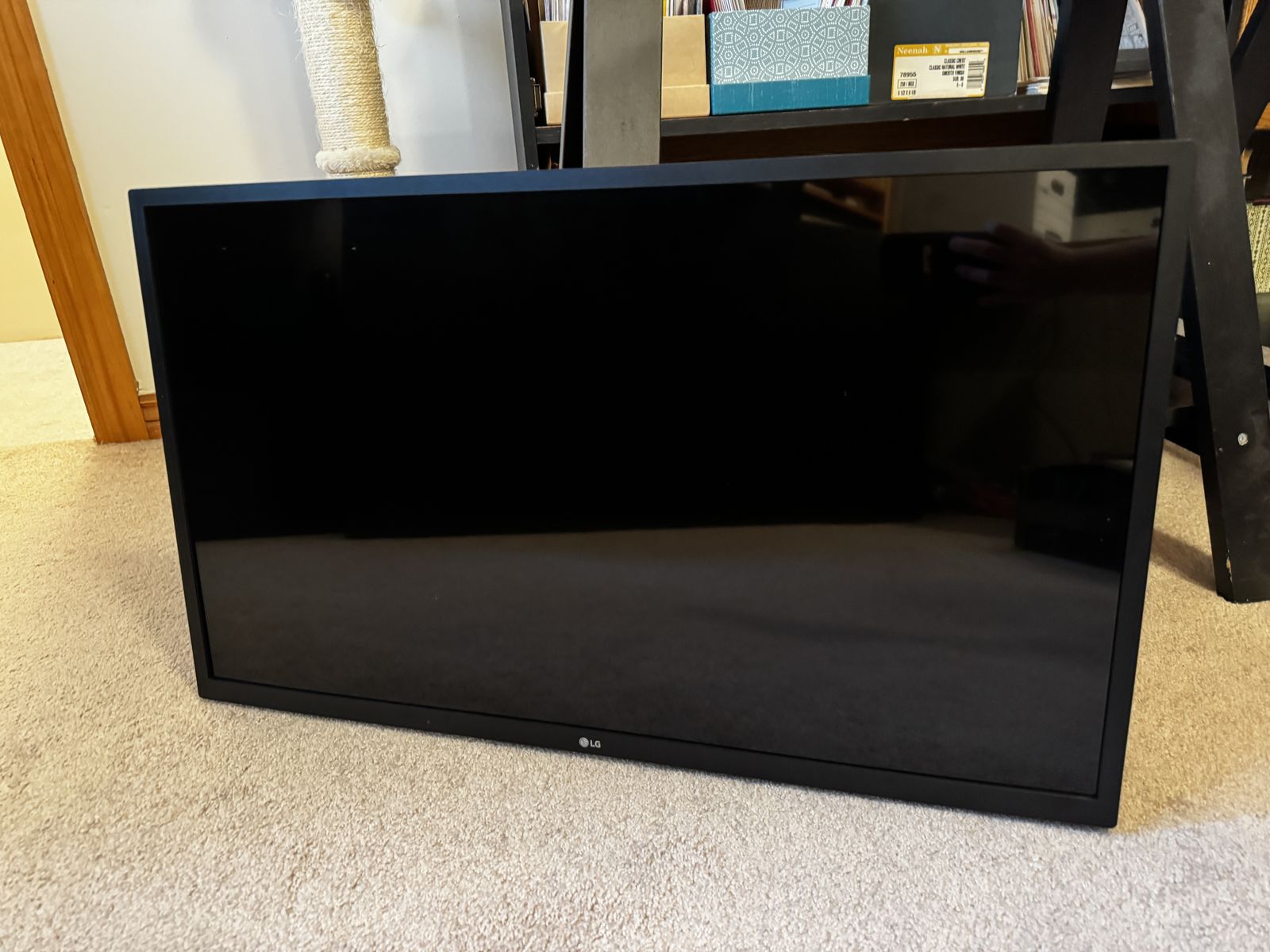 LG 32 Monitor – Full HD – Includes Stand & Power Cord