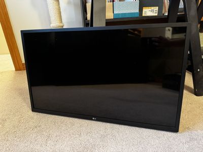 LG 32 Monitor – Full HD – Includes Stand & Power Cord