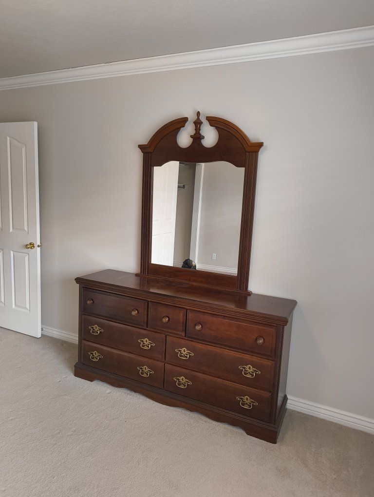 Queen dresser, headboard, nightstand