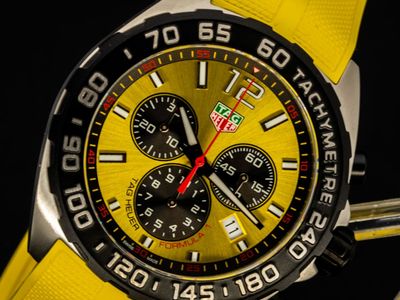 TAG Heuer Formula 1 Chronograph Yellow Dial Full Set – CAZ101AM.FT8054 – Like New