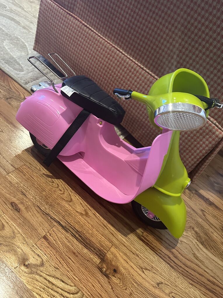 AG Scooter W/ Helmet