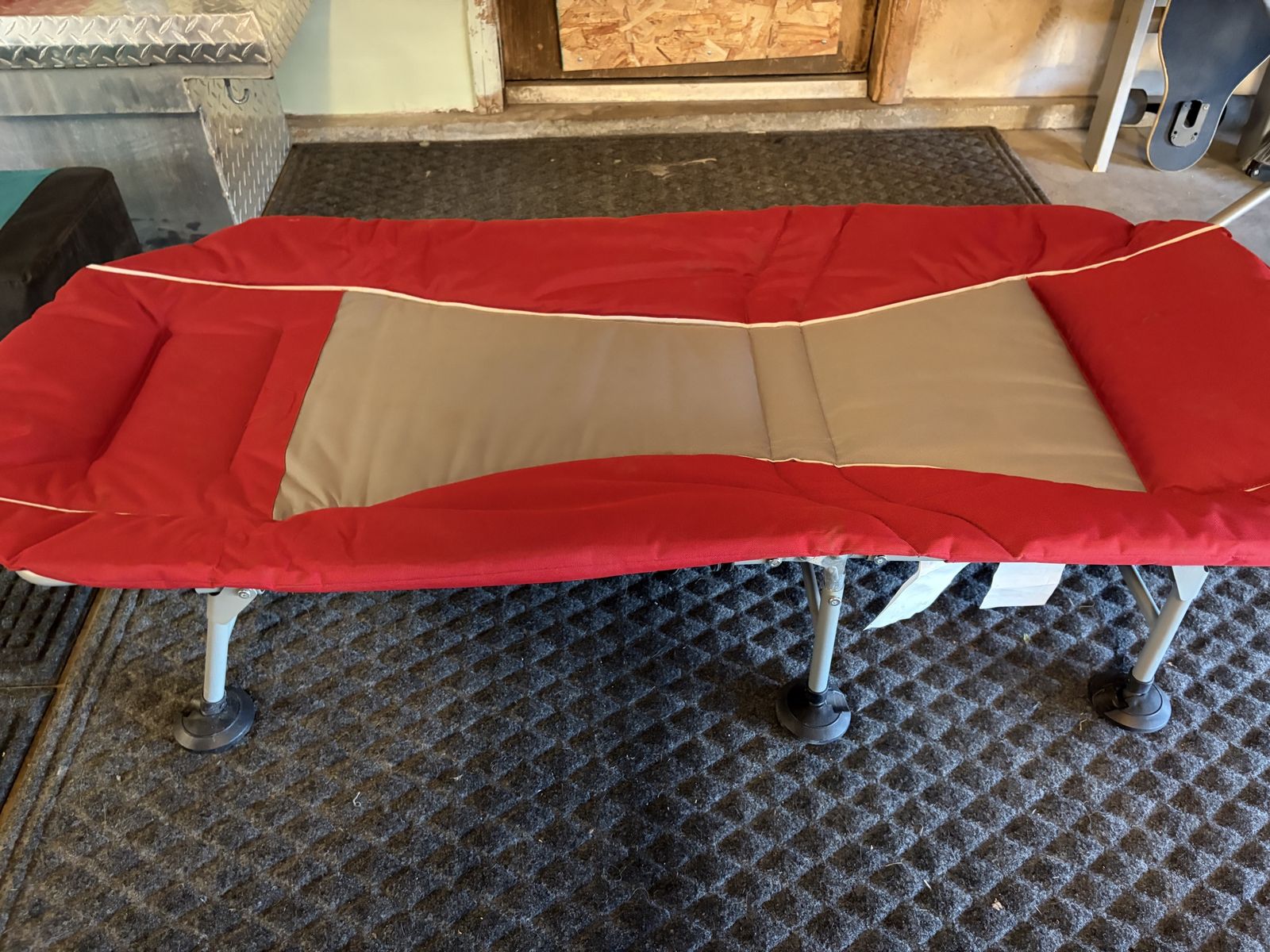Foldable kids cot w/ reclining position