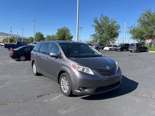 2017 Toyota Sienna XLE 8-Passenger