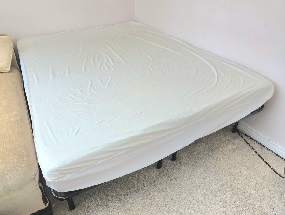 Queen 8" Memory Foam Mattress & Frame