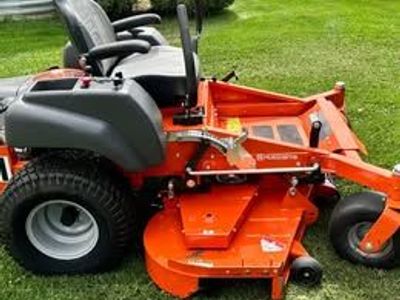 Husqvarna MZ61 zero-turn mower