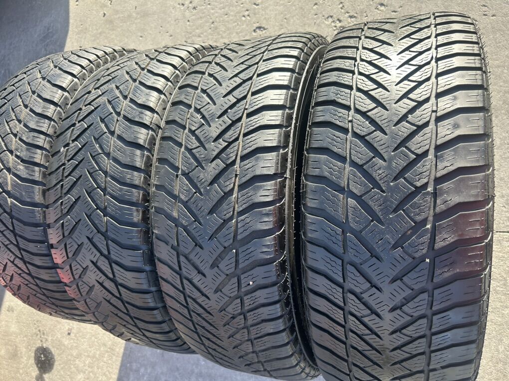 4 Tires 2256028