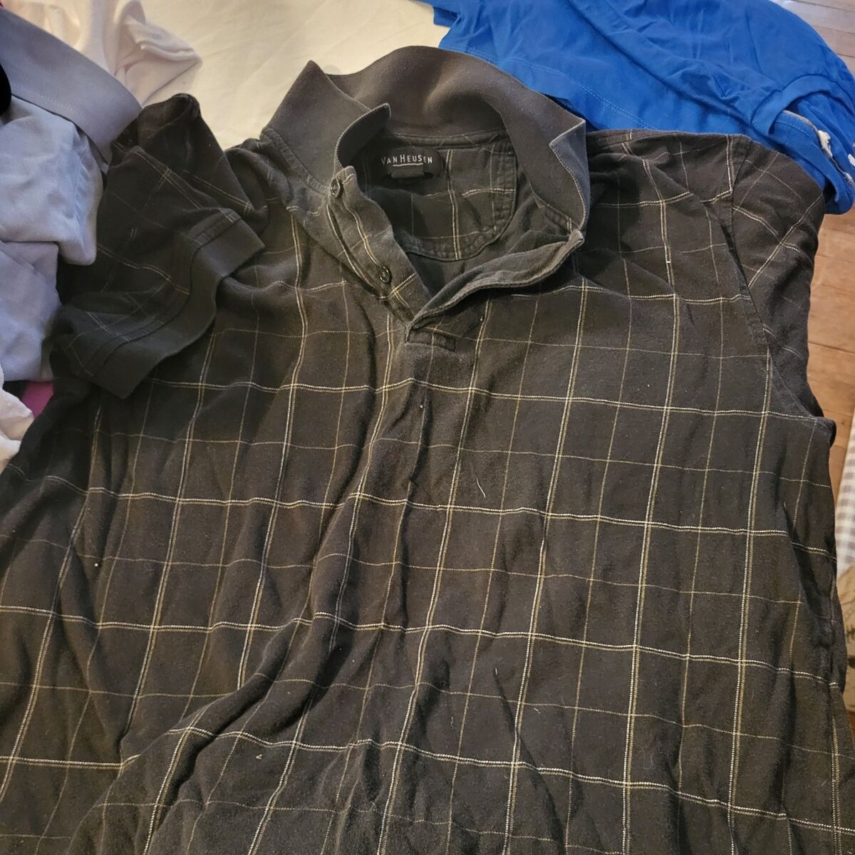 Men's polo style shirt Size Large