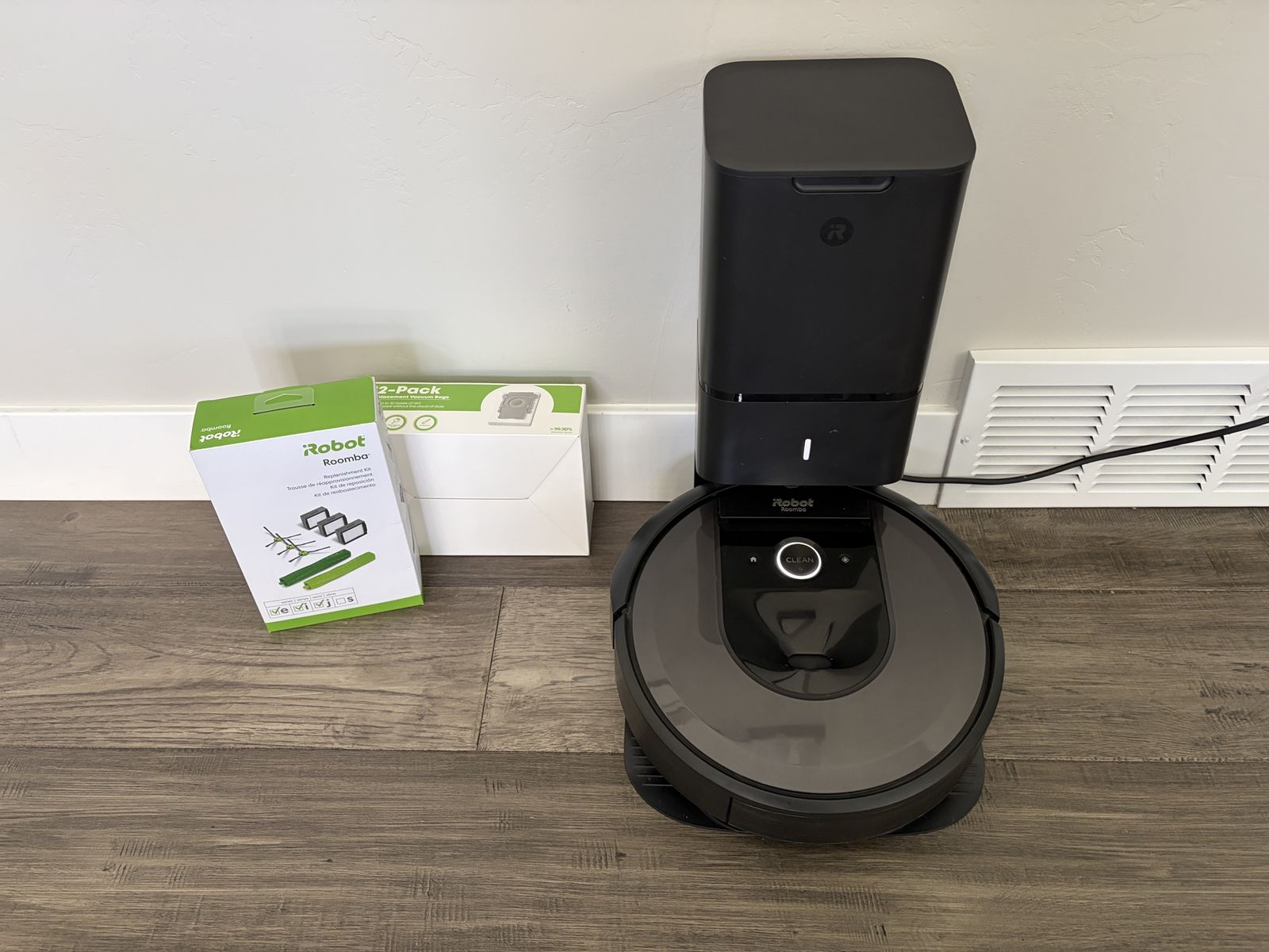 iRobot Roomba i7+ with accessories
