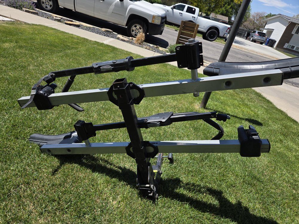 Thule T2 - 2 Bike Rack W/Bike & Hitch Locks