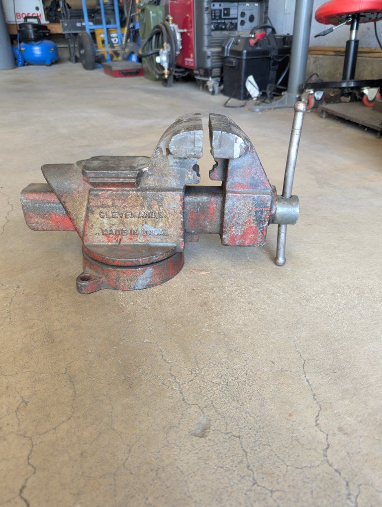 Bench vise