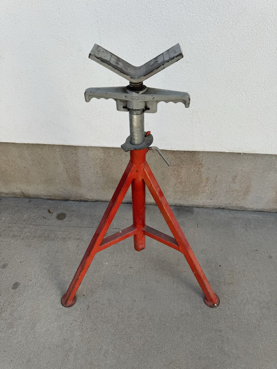 RIDGID Pipe Jack Stand V-Head Adjustable Support Stand