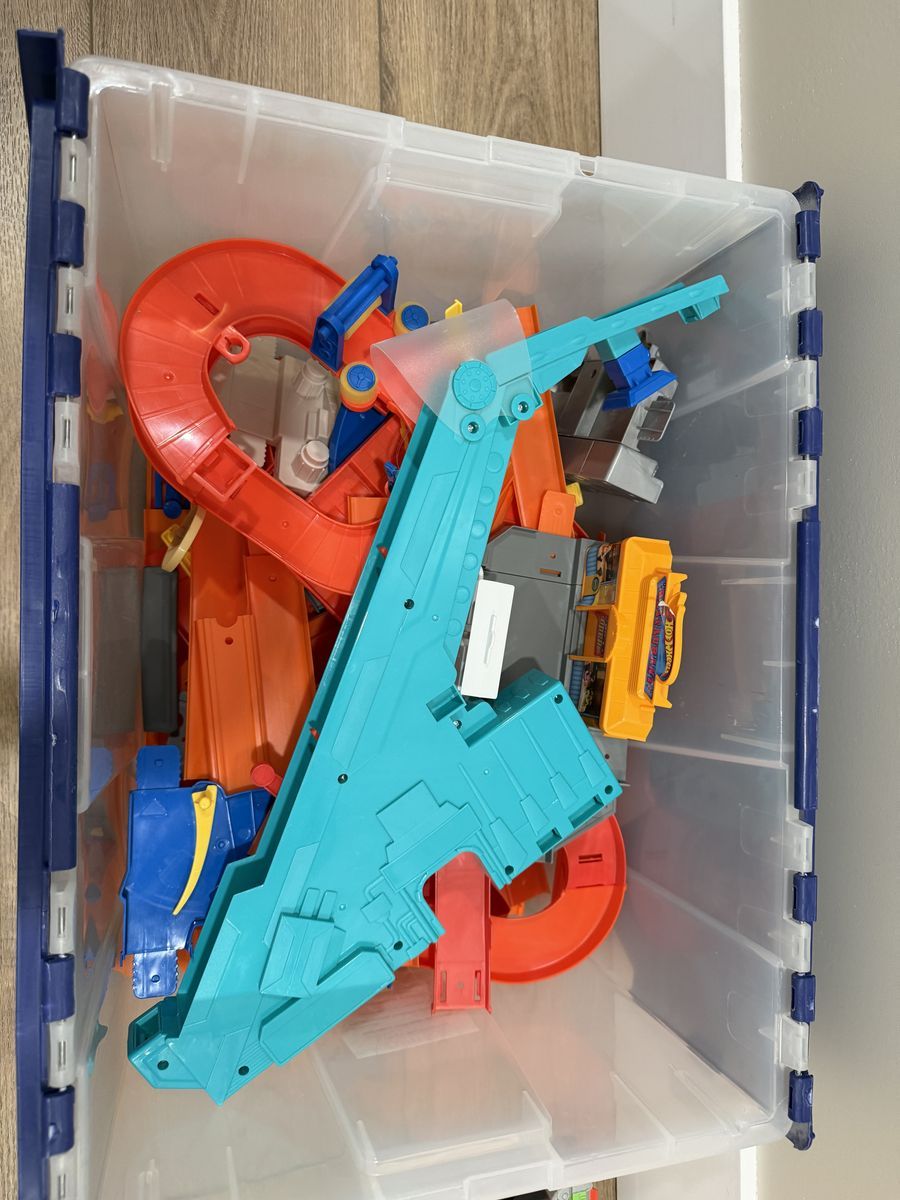 Hot Wheels Track Builder Unlimited Starter Kit Play set Huge Lot of Tracks & Accessories