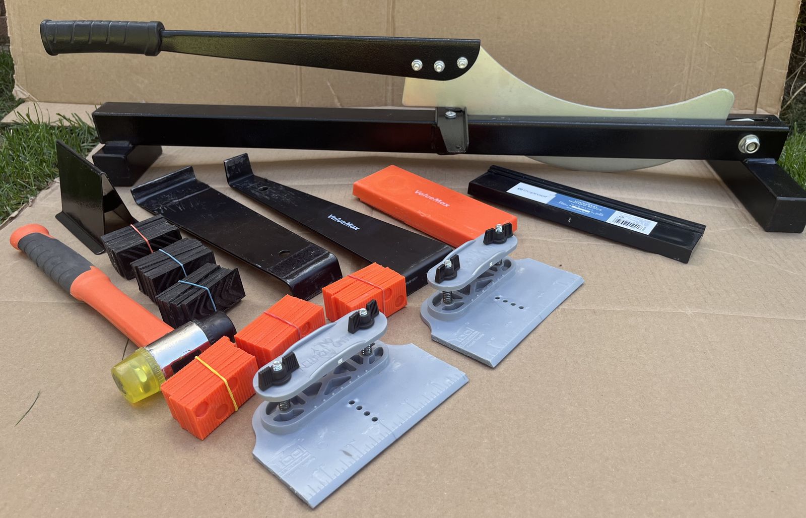 Brutus 12" Flooring Cutter for Laminate and Vinyl Floors + Full Set of Installation Tools + Extras