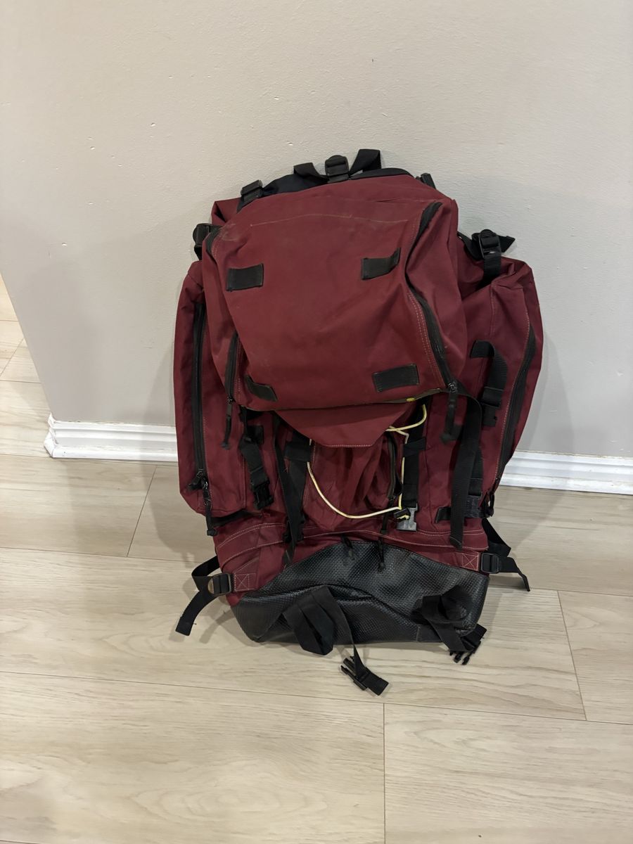 Weeklong backpack This backpack has many pockets. It’s very large with a internal frame great for those long adventures that las