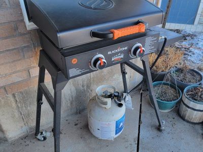 Blackstone Adventure Ready 2-Burner 22" Propane Griddle with Hood & Omnivore Griddle Plate