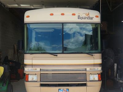1997 Bounder Model 34V, Super Slide Out .