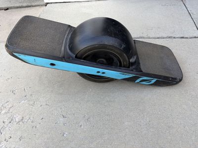 Onewheel GT – Needs Repair / (Flashing Orange Light Error 15 Times)