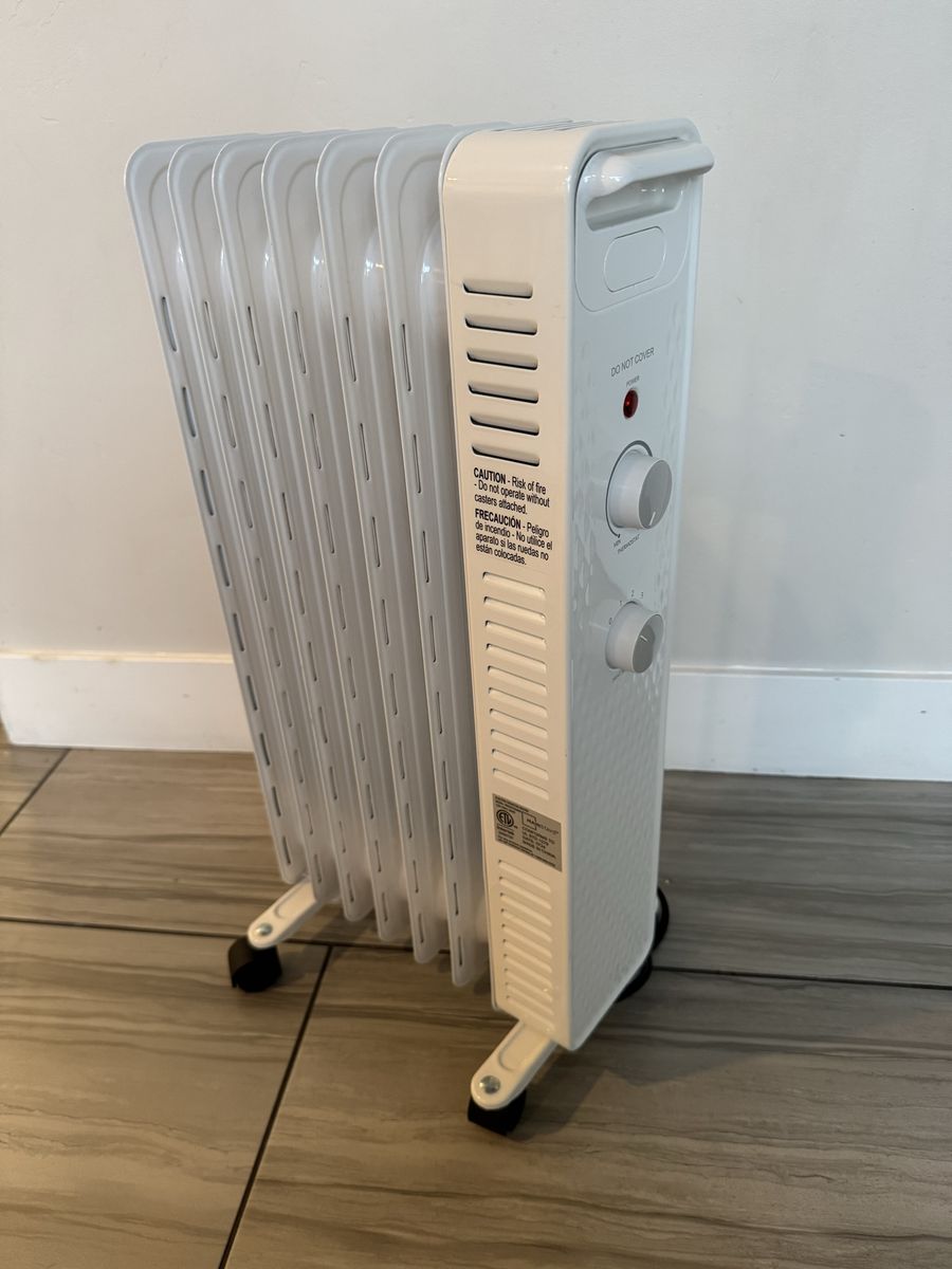 Mainstays Portable Electric Oil-Filled Radiator Space Heater White